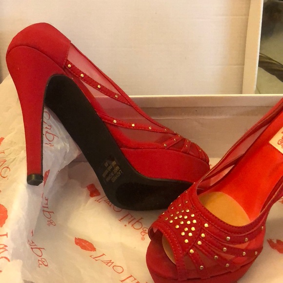 Red shoes - Picture 3 of 6